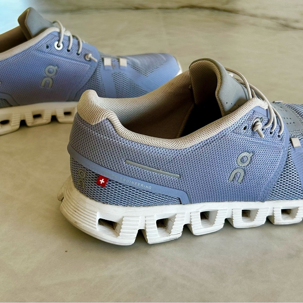 On Cloud Women’s 5 Shoes with CloudTec Sole